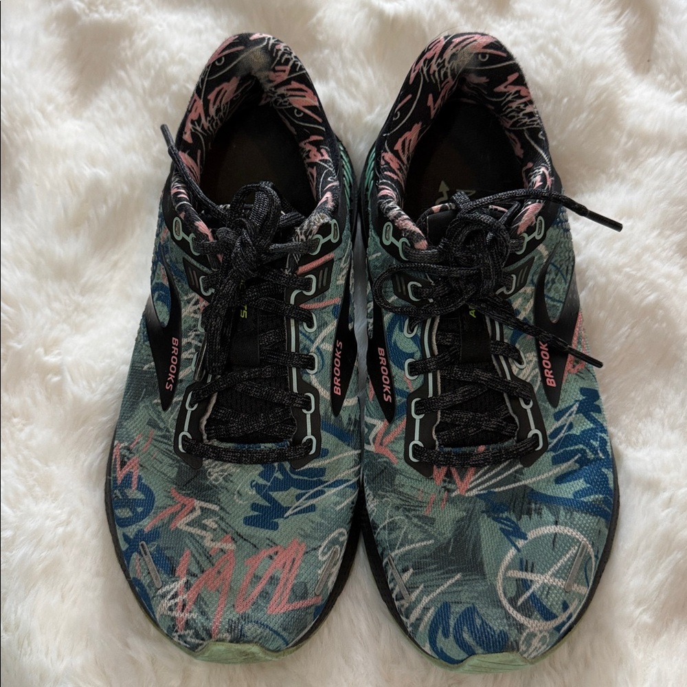Brooks Adrenaline GTS 22 Womens 8.5 Sneaker Flamingo Tropical Yucca 1203531B095